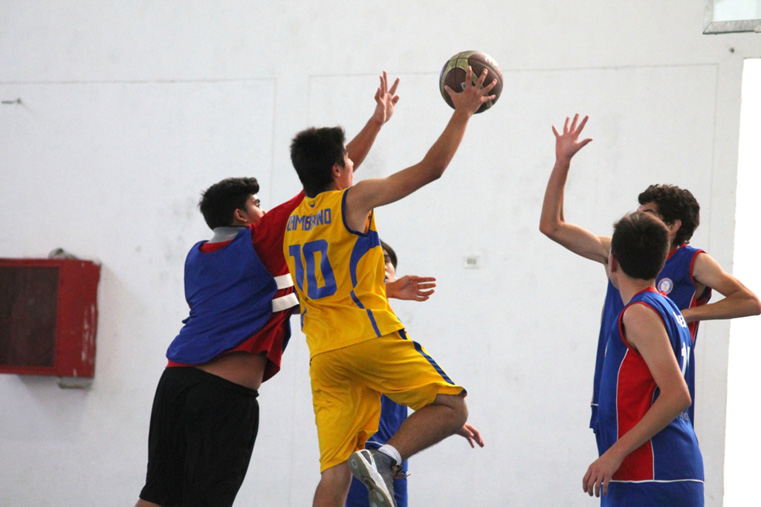 Amistoso Básquetbol en Boston College Huechuraba